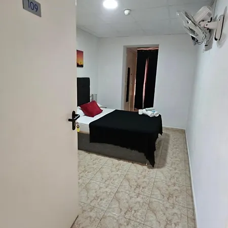 Sol Celeste Pensión 3*